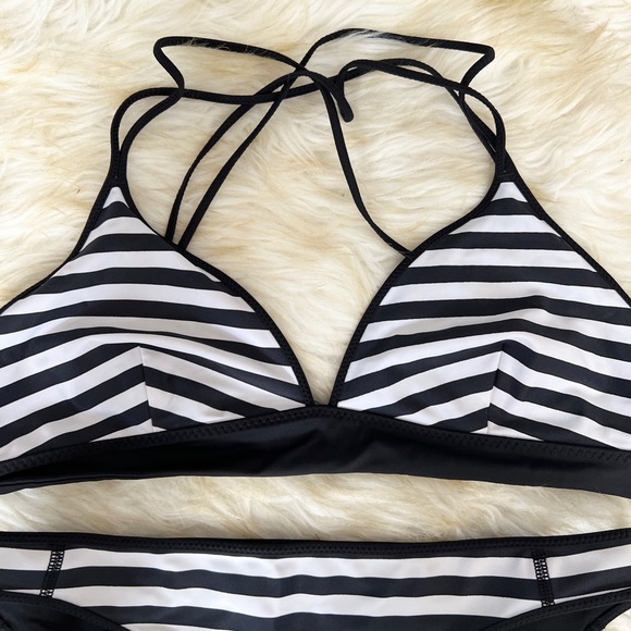 Lululemon Reversible Black White Stripe Bikini Set size 10 top and 8 bottom - Picture 2 of 7